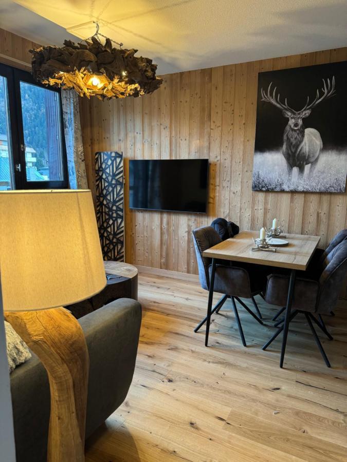 Cocon Au Coeur De Chamonix Avec Parking Gratuit Apartment Luaran gambar